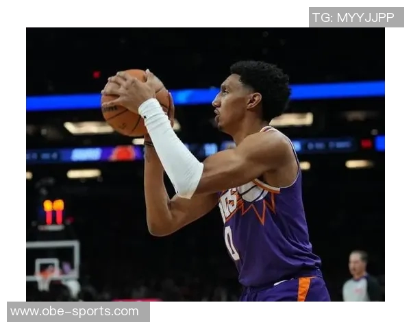 太阳队续约瑞安邓恩第三年球队选项上季场均69分36篮板表现稳定