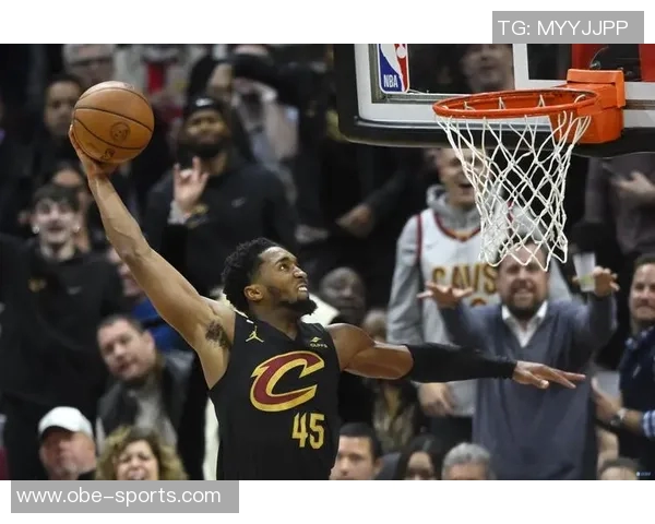 米切尔尽管23投11中仍砍下32分但球队未能逆转失利令人遗憾