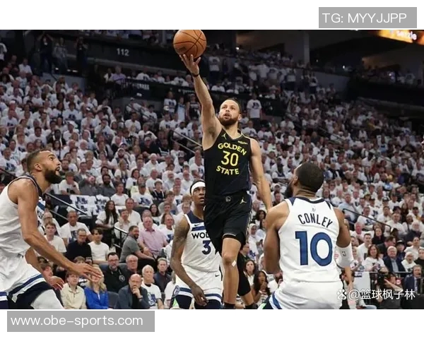 科尔强调关键时刻进攻策略应聚焦库里与巴特勒并创造空间